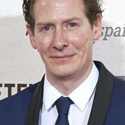 Nick Devlin 飾演 Sven