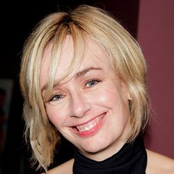 露西·德庫特爾 飾演 Lucy