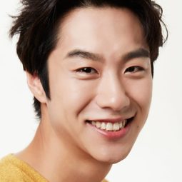 Shim Hee-sub - 精奇大家庭演員 飾演Sang-soo