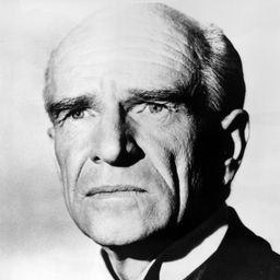 伊安·沃爾夫 飾演 Loschek