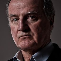 Tom Kemp - 虎尾演員 飾演Roger (uncredited)