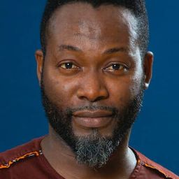 阿傑提·阿納 飾演 Kwesi