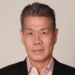 梅垣義明 飾演 Posh Brown