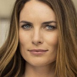 Jolene Anderson 飾演 Madeleine's Mother