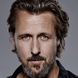 Daan Schuurmans 飾演 Henk Roelofse