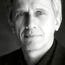 Jan Englert 飾演 Profesor Wacław Sitkowski