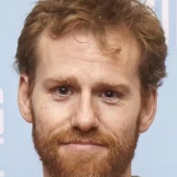 賽倫·梅維爾 飾演 Brian Laudrup