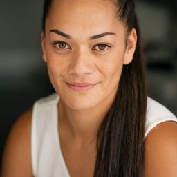 Awhina-Rose Ashby 飾演 Anahera