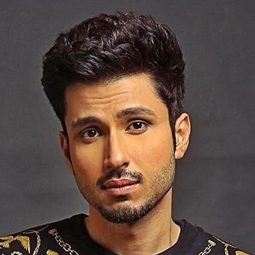 阿莫·帕拉沙爾 - 36 Farmhouse演員 飾演