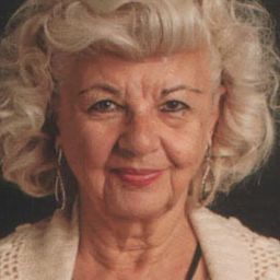 Jeyan Mahfi Tözüm - 追愛少女潔莉哈演員 飾演Rum Teyze