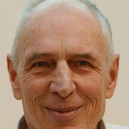 Holger Geschwinder 飾演 Self