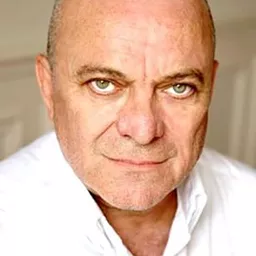 Jean-Christophe Bouvet 飾演 C. Maillard