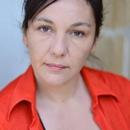 Marie Gili-Pierre 飾演 La caissière