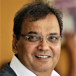 Subhash Ghai - 珊蒂別傳演員 飾演Self (uncredited)