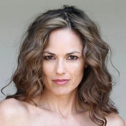 Teri Ivens 飾演 Maddie Campbell