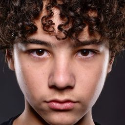 Gabin Visona 飾演 Karim