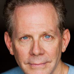 Michael Joseph Thomas Ward - 因為愛你演員 飾演Shipping Clerk