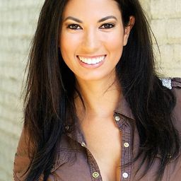 Naureen Zaim 飾演 Butcher's Daughter