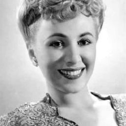 Claudia Drake 飾演 Sue Harvey