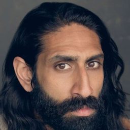 Amer Chadha-Patel 飾演 Scott