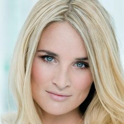 萊卡·范萊辛蒙德 飾演 Lisa