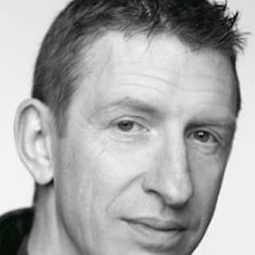 Greg Kramer 飾演 Ephor #1