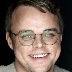 Pavel Talankin 飾演 Self