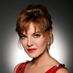 Robin Riker 飾演 Catherine