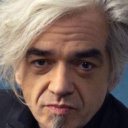 Marco Castoldi 飾演 