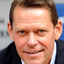 Frank Arnesen 飾演 Self