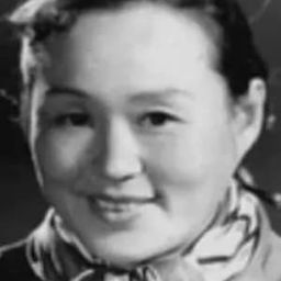 李健 飾演 grandmother