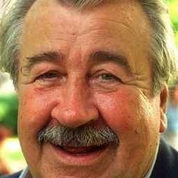 Willy Harlander - The Beginner演員 飾演Tankstellenpächter