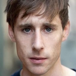 Ian Bonar - 007：鬼影帝國演員 飾演Q's Assistant