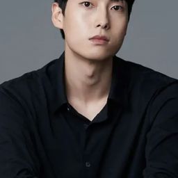 Park Geun-cheol 飾演 Student