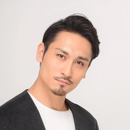 高木勝也 飾演 Kazuya Misaki