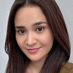 Michelle Ziudith 飾演 Tania