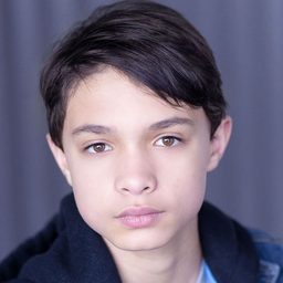 Aiden Malik 飾演 Dicky