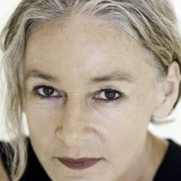 Martina Spitzer - 富豪遊戲演員 飾演Claudia Hessing