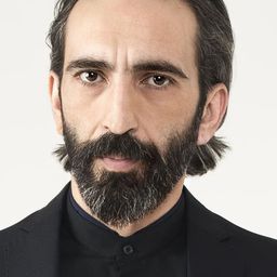 費拉特·塔尼斯 飾演 Kenan