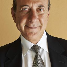 Claudio Piano - A Liar in Paradise演員 飾演Dottore