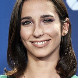 洛拉·羅德里奎 飾演 Claudia