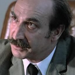 Carlos Lucena 飾演 Camacho