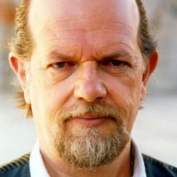 Ermanno De Biagi 飾演 Father Sebler