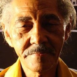 Roque Araújo 飾演 Self