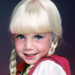 海瑟·歐羅克 - Massarati and the Brain演員 飾演Skye Henry