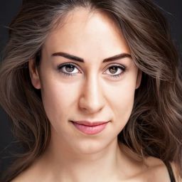 Neslihan Aker - 美人到我家演員 飾演