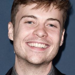 約翰·卡納 飾演 Josh Miller