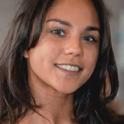 Alona Hertha 飾演 Cataleya