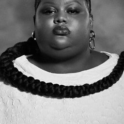 MC Carol 飾演 Ela mesma