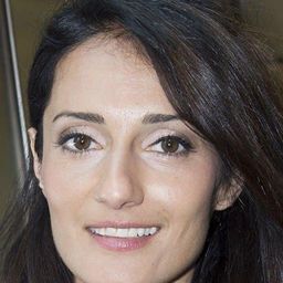 Marall Nasiri 飾演 Maryam